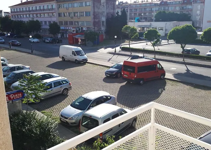 Larissa ポモリエ