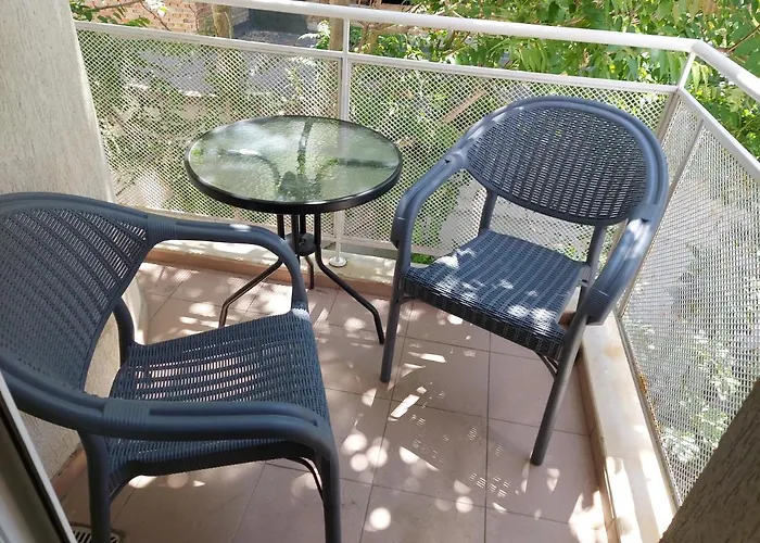 Larissa Daire Ahyolu